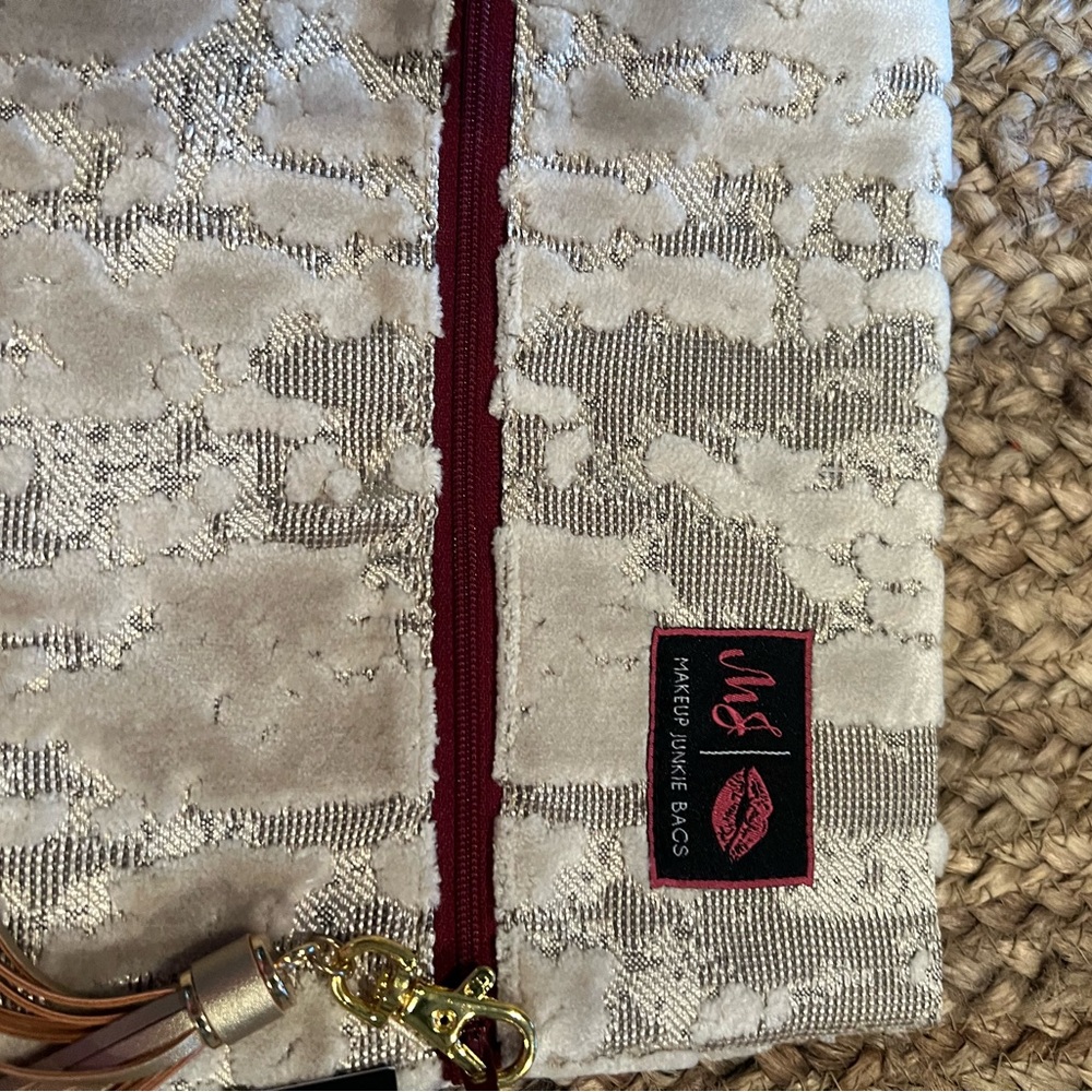 Makeup Junkie Textured Cream Clutch